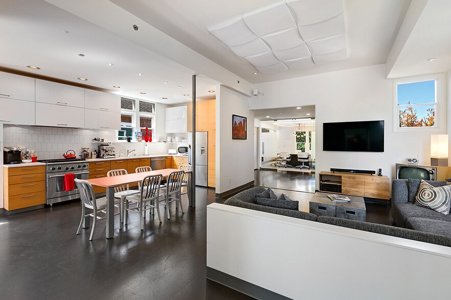 More Photos Of 2214 Queen Anne Ave, Seattle Loft Creative Space For Sale