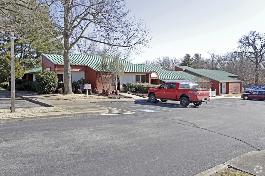 More Photos Of 1102-1108 Poplar Pl, Rogers Medical For Lease