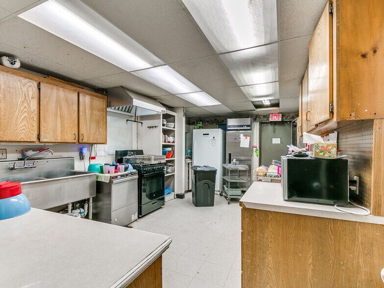 More Photos Of 809 SW 4th St, Moore Religious Facility For Sale