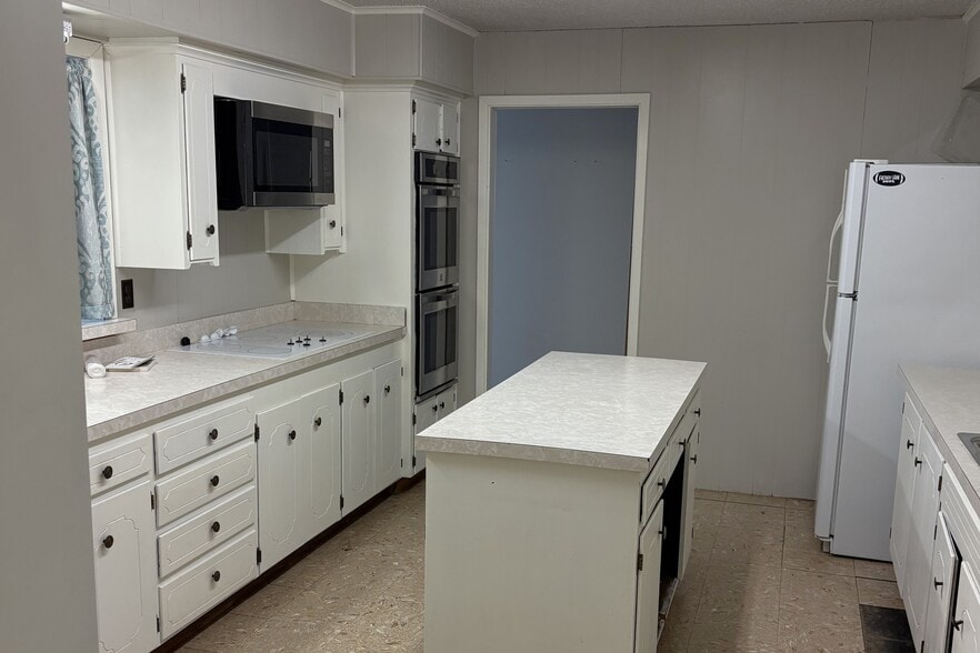 More Photos Of 201 Kathey Street, Weatherford Religious Facility For Sale