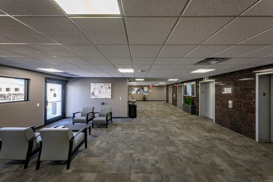 More Photos Of 1300 N 12th St, Phoenix Medical For Lease
