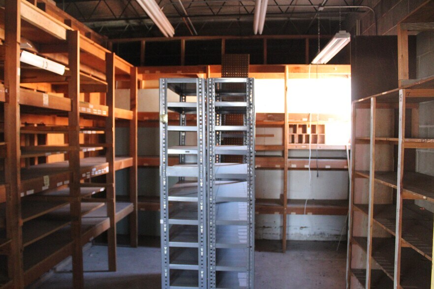 More Photos Of 814 9th St, Woodward Office For Sale