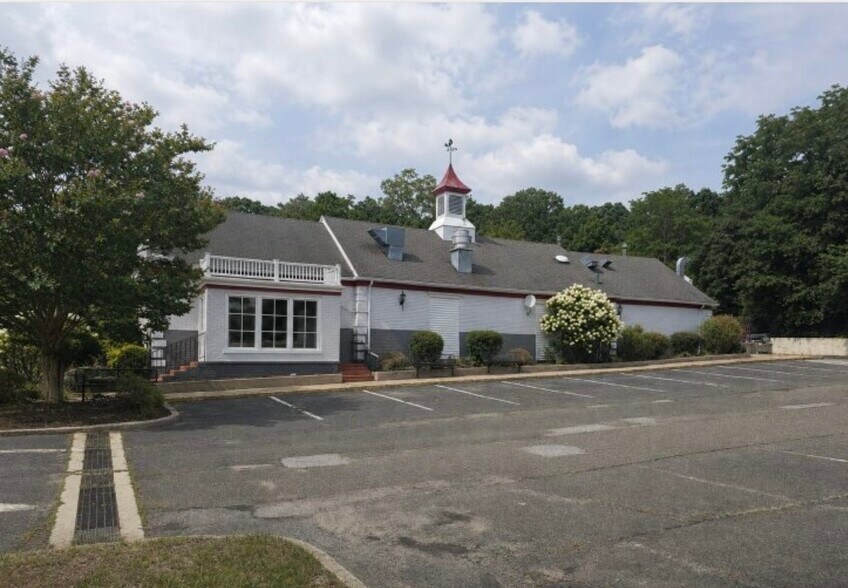More Photos Of 553 Hawkins Ave, Ronkonkoma Restaurant For Sale