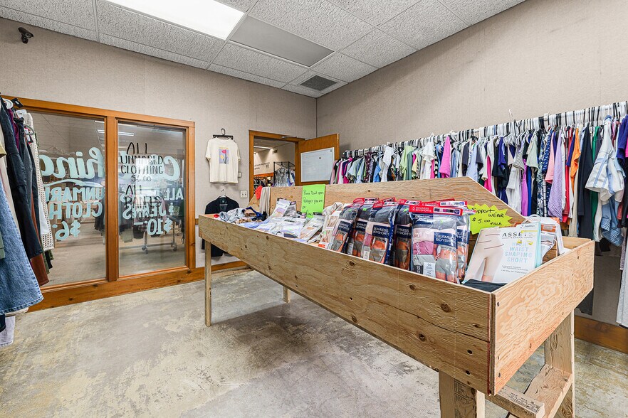 More Photos Of 254 Winnebago Dr, Fond Du Lac Office For Sale