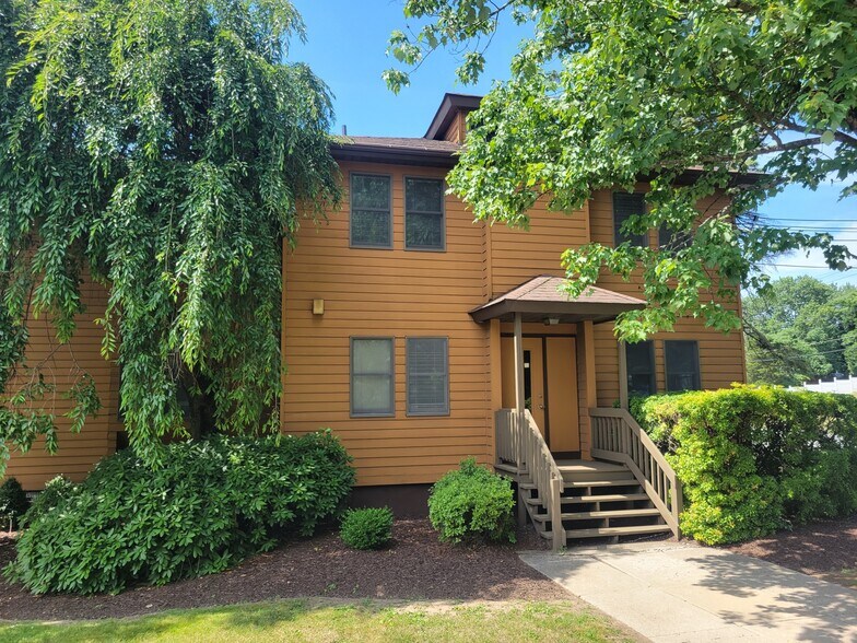 More Photos Of 402 E Main St, Middletown Office For Sale