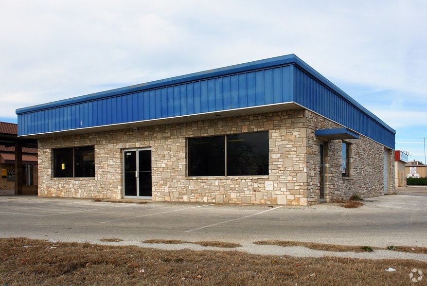 Primary Photo Of 1700 W Junction Hwy, Kerrville Freestanding For Lease