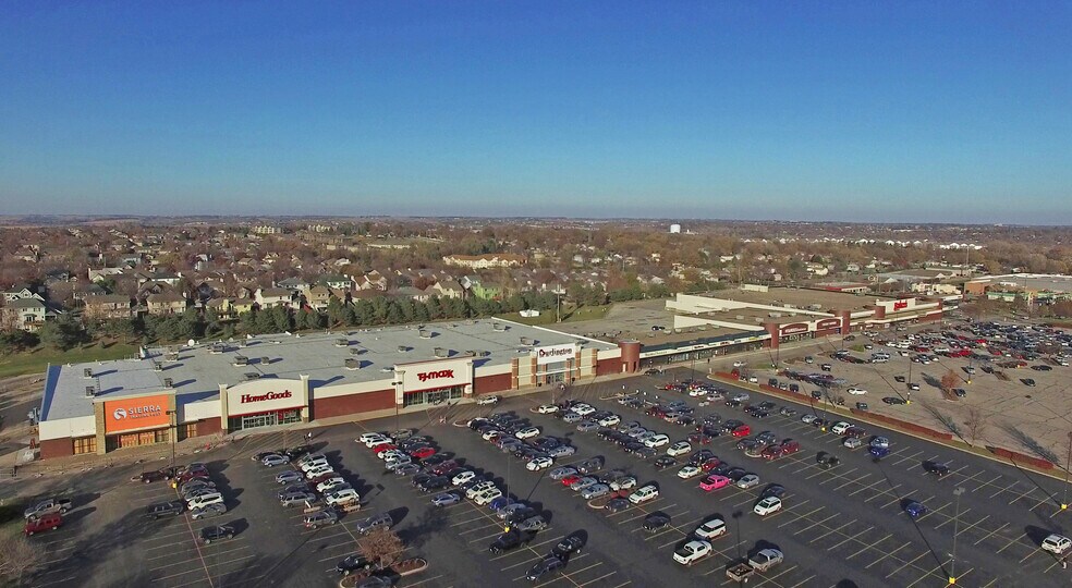 More Photos Of 4004 N 132nd St, Omaha General Retail For Lease