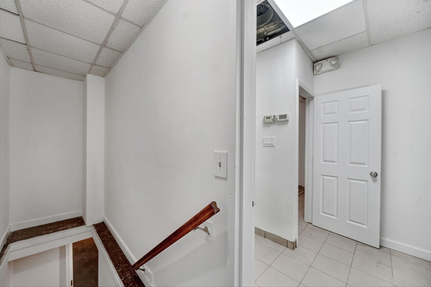 More Photos Of 230-02 S Conduit Ave, Jamaica Convenience Store For Sale