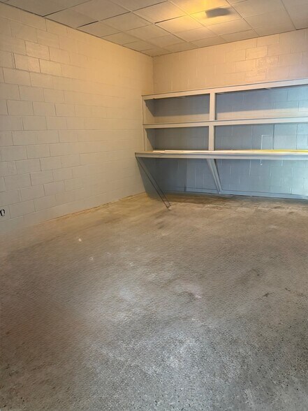 More Photos Of 6508-6516 W Jackson St, Pensacola Unknown For Lease