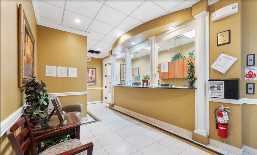 More Photos Of 230 E Ogden Ave, Hinsdale Medical For Sale