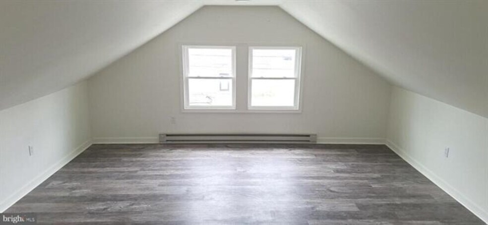 More Photos Of 603 Roslyn ave, Cambridge Specialty For Sale