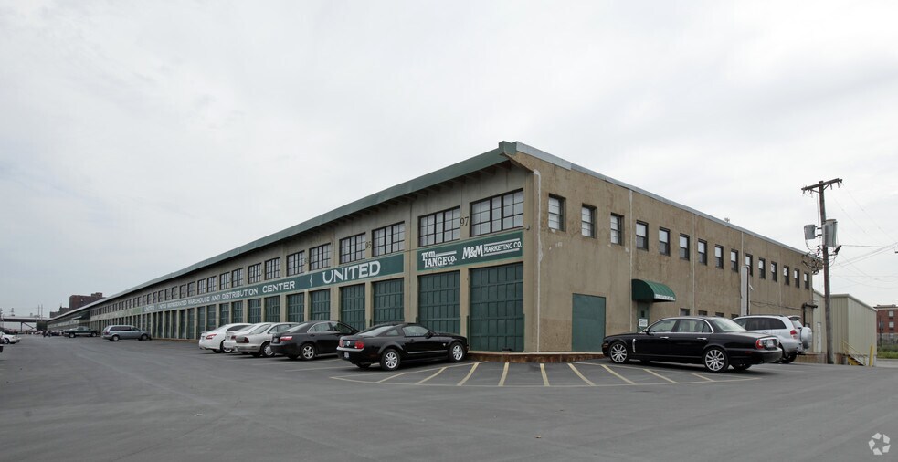 More Photos Of 1-97 N Produce Row, Saint Louis Distribution For Lease