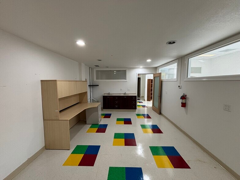 More Photos Of 625-725 San Aleso Ave, Sunnyvale Light Distribution For Lease