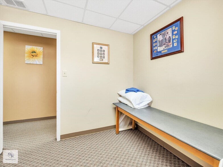 More Photos Of 25400-25430 Goddard Rd, Taylor Medical For Sale