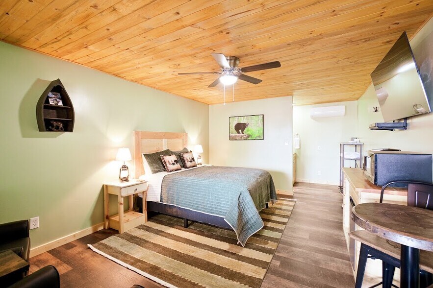 More Photos Of 1842 AZ-260, Heber Hotel For Sale