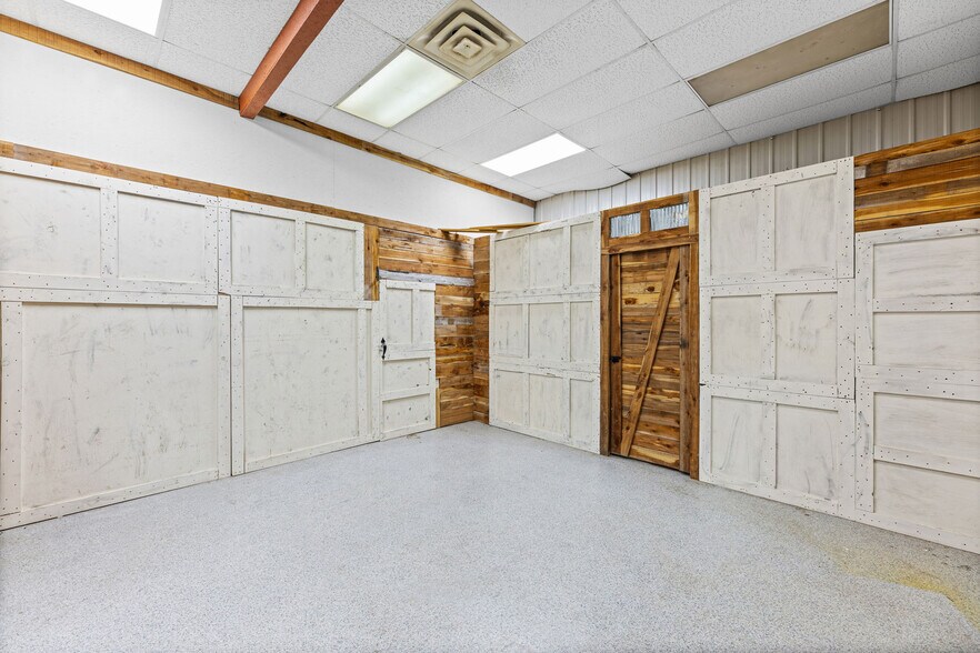 More Photos Of 600 N Maple St, Garnett General Retail For Sale