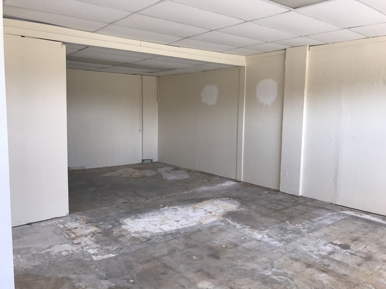 More Photos Of 2280-2290 Fowler St, Fort Myers Freestanding For Sale