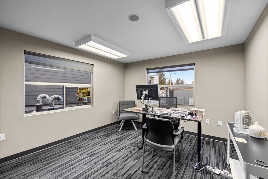 More Photos Of 115 1/2 W Wyoming St, Kalispell Showroom For Lease