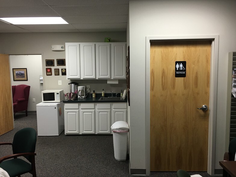 More Photos Of 559 Frost Ave, Warrenton Medical For Lease
