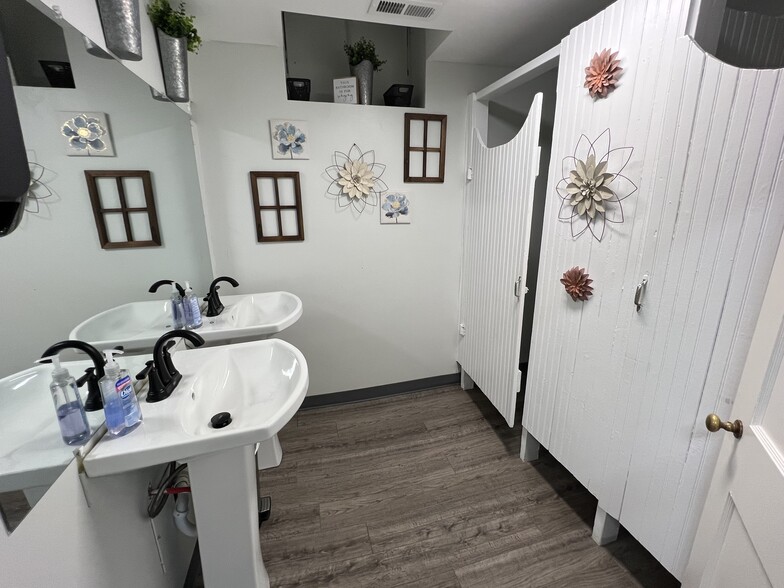 More Photos Of 18923 McCormick St, Detroit Religious Facility For Sale