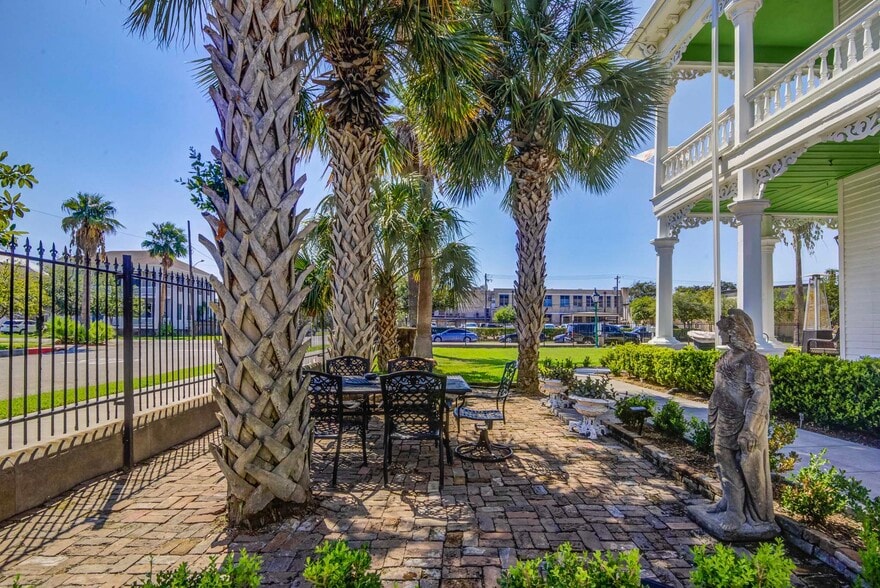 More Photos Of 1502 Market St, Galveston Hospitality For Sale