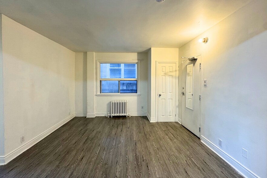 More Photos Of 2544 Eglinton Av W, Toronto General Retail For Sale