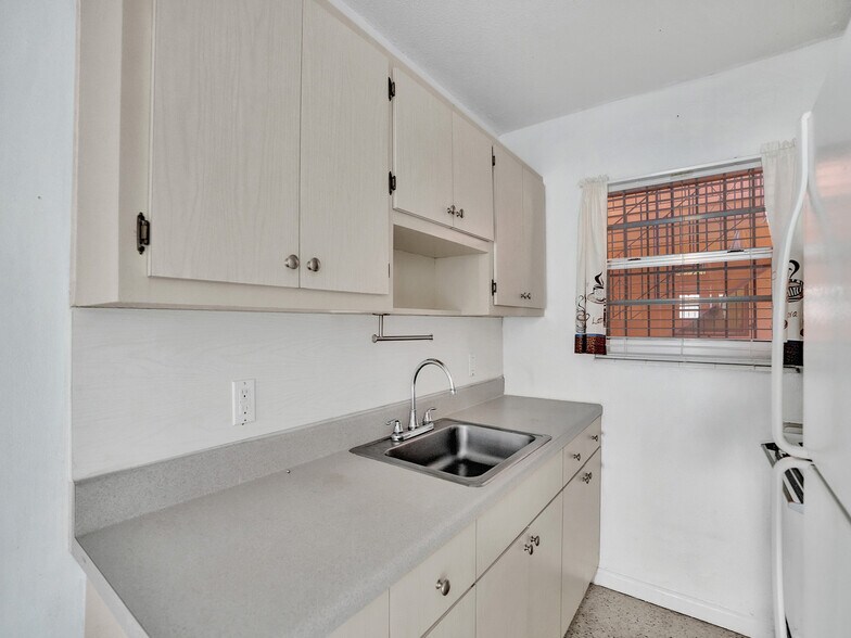 More Photos Of 720 W 16th, Hialeah Apartments For Sale