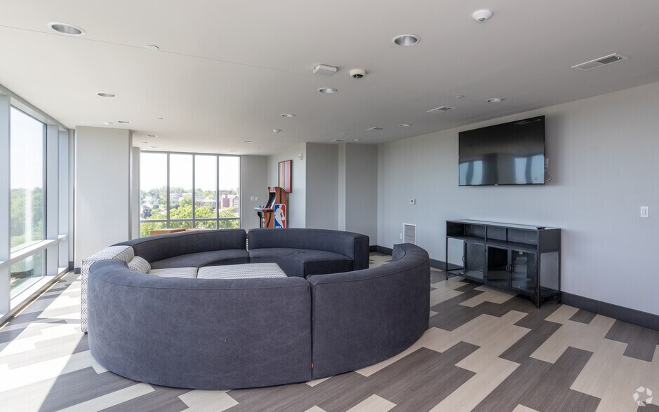 More Photos Of 101 York Rd, Towson Apartments For Lease