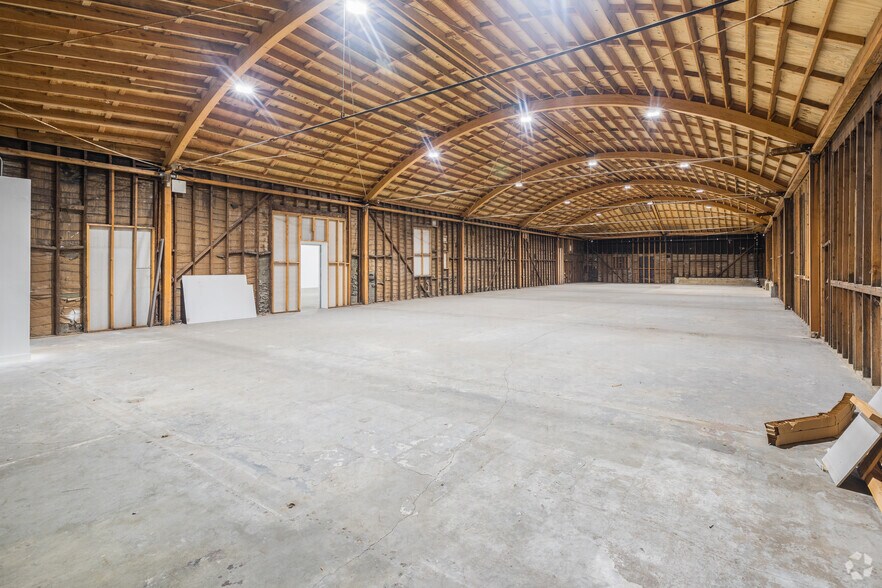 More Photos Of 5701-5709 S San Pedro St, Los Angeles Manufacturing For Lease