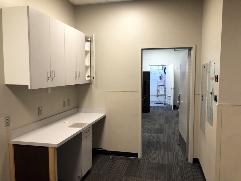 More Photos Of 20820 Avalon Blvd, Carson Unknown For Lease