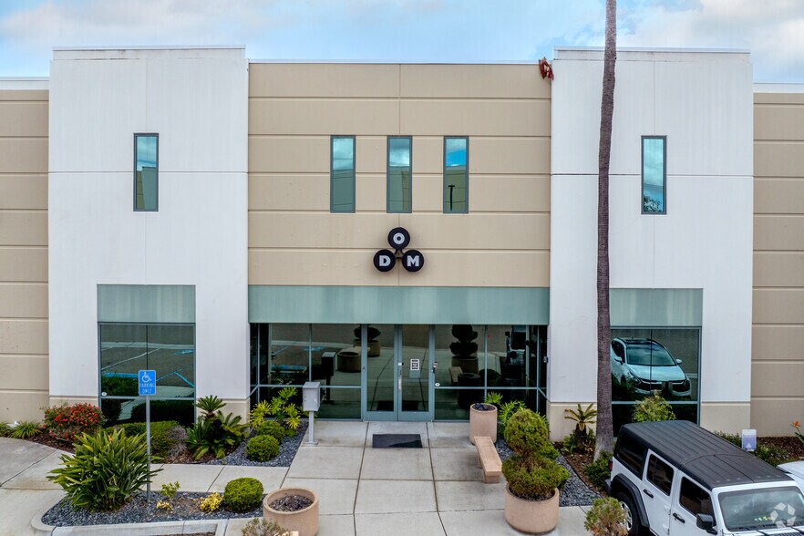 More Photos Of 13860 Stowe Dr, Poway Warehouse For Sale