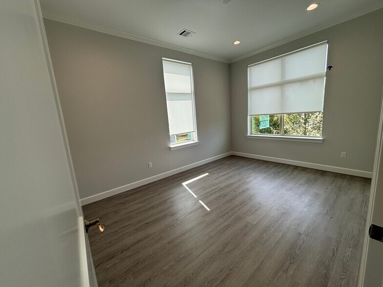 More Photos Of 1630 W Prosper Trl, Prosper Medical For Lease