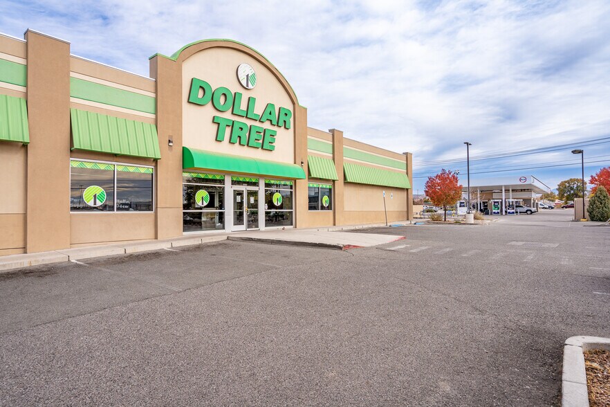 More Photos Of 402 Carr Ln, Espanola Freestanding For Lease