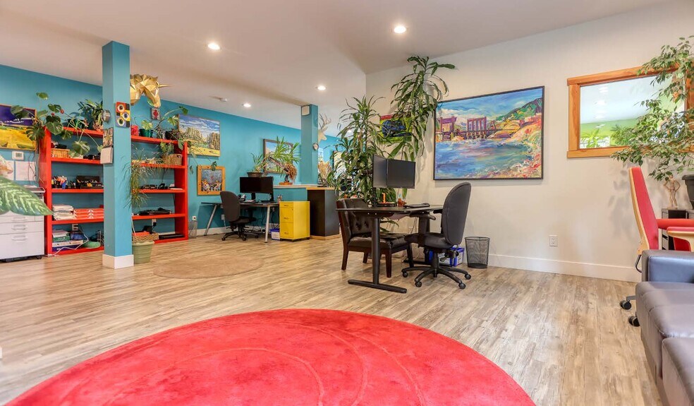 More Photos Of 495 Columbia Av, Castlegar General Retail For Sale