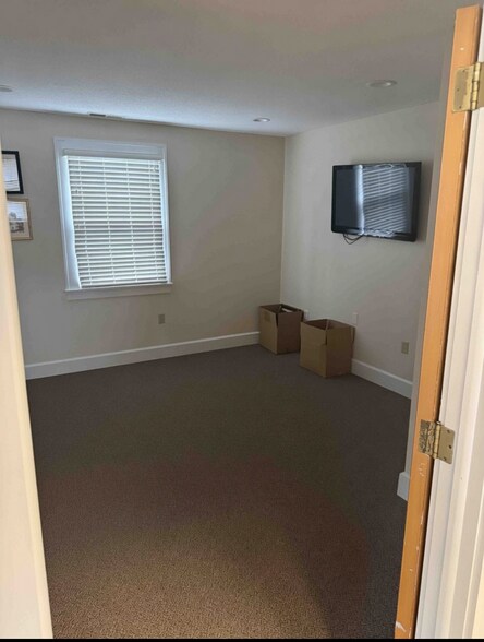 More Photos Of 15 Concord St, Glastonbury Office For Lease