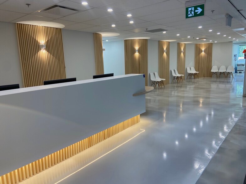 More Photos Of 290 Midpark Way SE, Calgary Medical For Lease