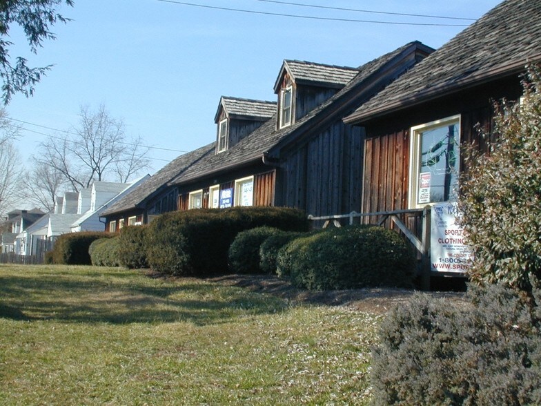 More Photos Of 2301 Colonial Ave, Roanoke Freestanding For Lease
