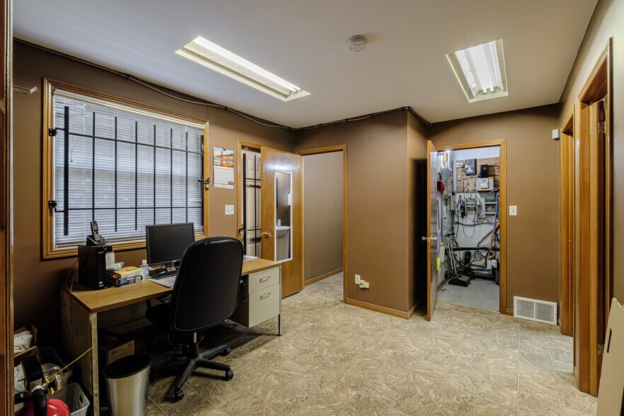 More Photos Of 316 Queensway W, Simcoe Storefront Retail Office For Sale