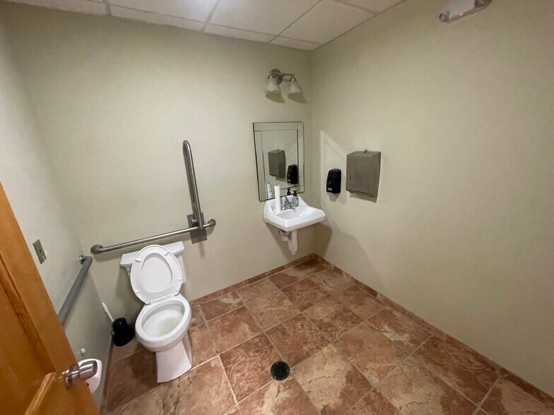 More Photos Of 132 Main St, Southington Bank For Lease