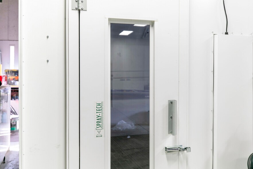 More Photos Of 4605–4619 W Pico Boulevard, Los Angeles Auto Repair For Sale