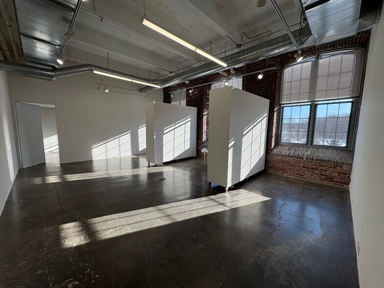 More Photos Of 10 Water St, Waterville Apartments For Lease