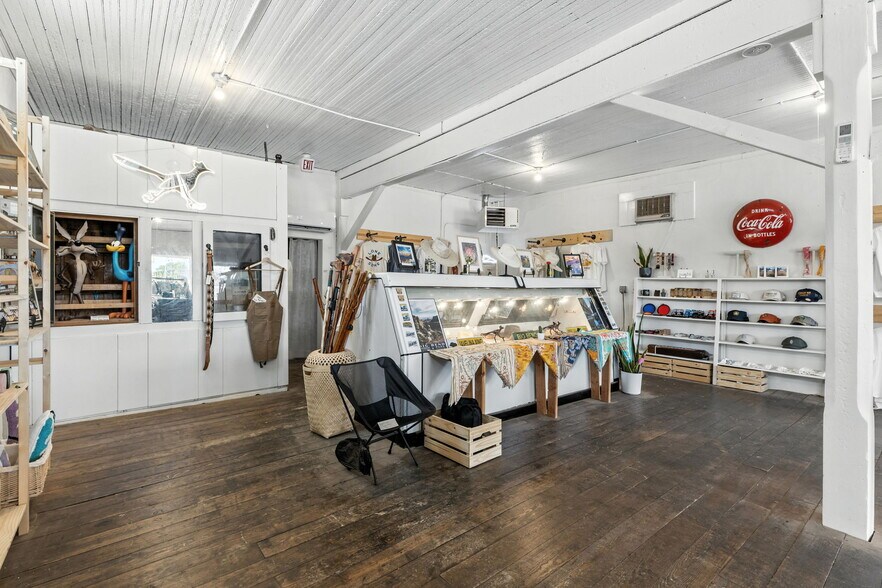 More Photos Of 100 W Murphy St, Alpine General Retail For Sale