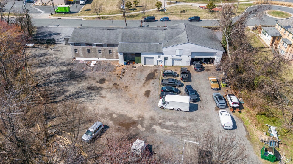 More Photos Of 1923 Old Eastern Ave, Essex Service For Lease