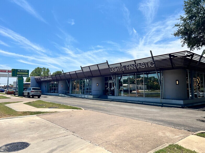 Primary Photo Of 7530-7532 Burnet Rd, Austin Freestanding For Lease