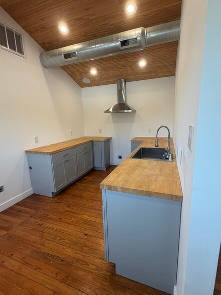 More Photos Of 418 Vine St, San Antonio Office Residential For Sale