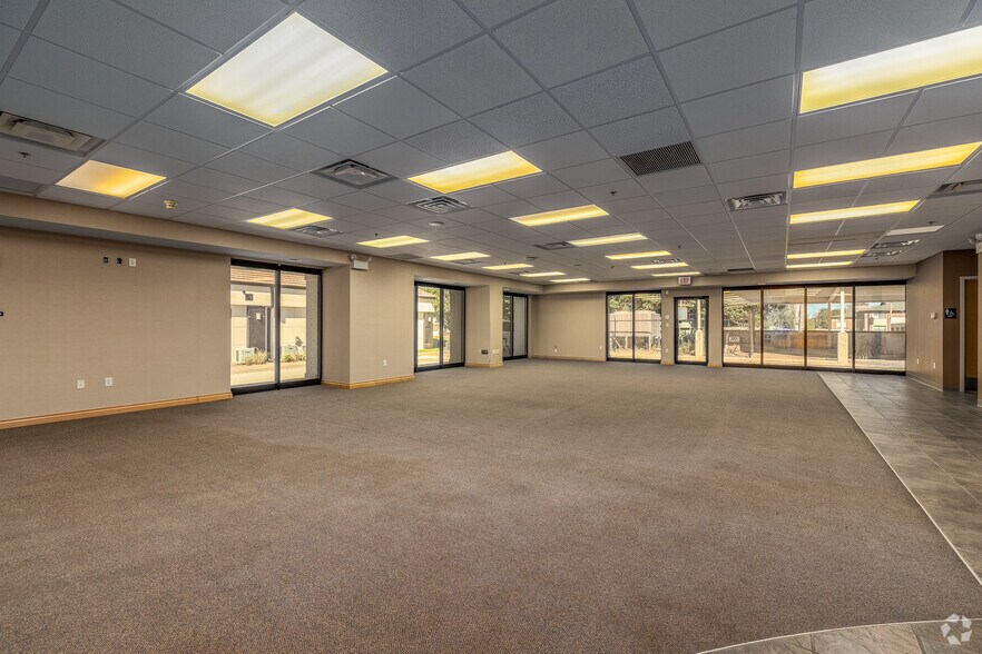 More Photos Of 2900 S National Ave, Springfield Medical For Lease
