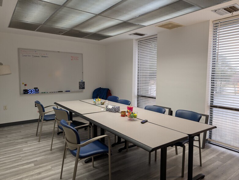 More Photos Of 566 N Cedar St, Mason Self Storage For Lease