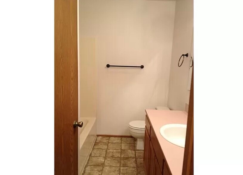 More Photos Of 1019 18th St NE, Auburn Apartments For Sale