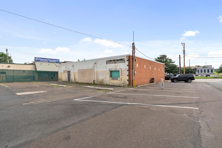 More Photos Of 2719-2745 Comly Rd, Philadelphia Office For Sale