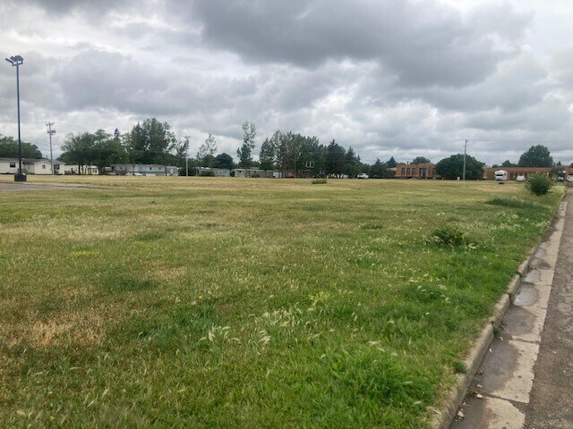 More Photos Of 2207 Broadway, Minot Land For Sale